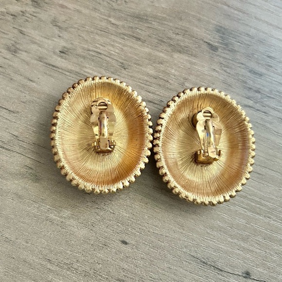 Vintage Gold and Pearl Large Clip On Earrings - Picture 2 of 5